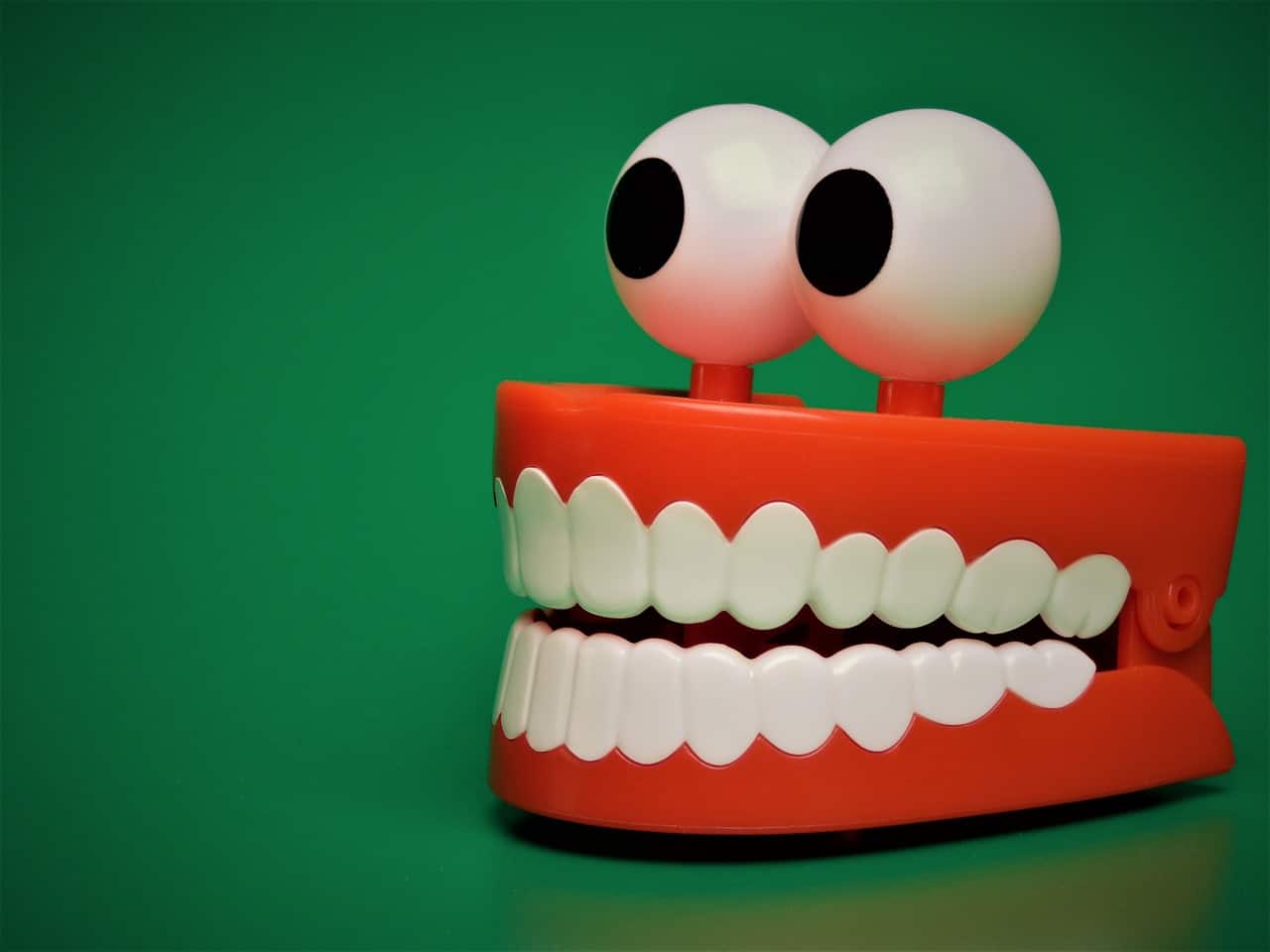 כל מה שחשוב לדעת על שיניים תותבות קבועות